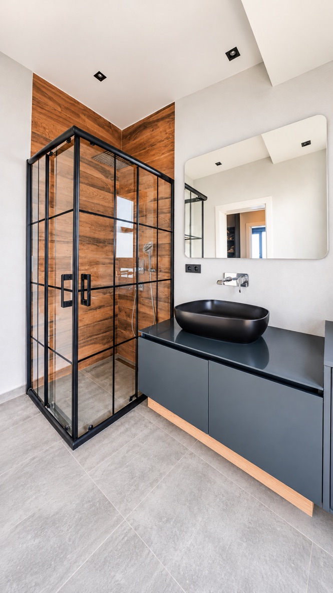 Duş alanlı banyo