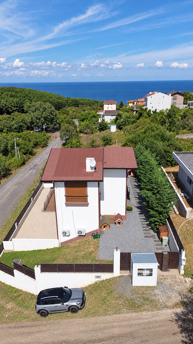 Yeşil alana bakan, denize 500 metre mesafede 5+1 villa