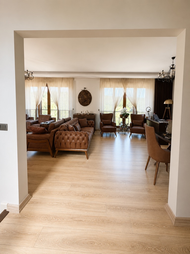 Salona açılan giriş alanı
